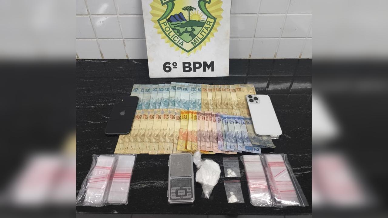 Cocaína, balança e Ford Fusion: Choque desmonta esquema delivery de 'pó' no Santa Cruz Cocaína, balança e Ford Fusion: Choque desmonta esquema delivery de 'pó' no Santa Cruz