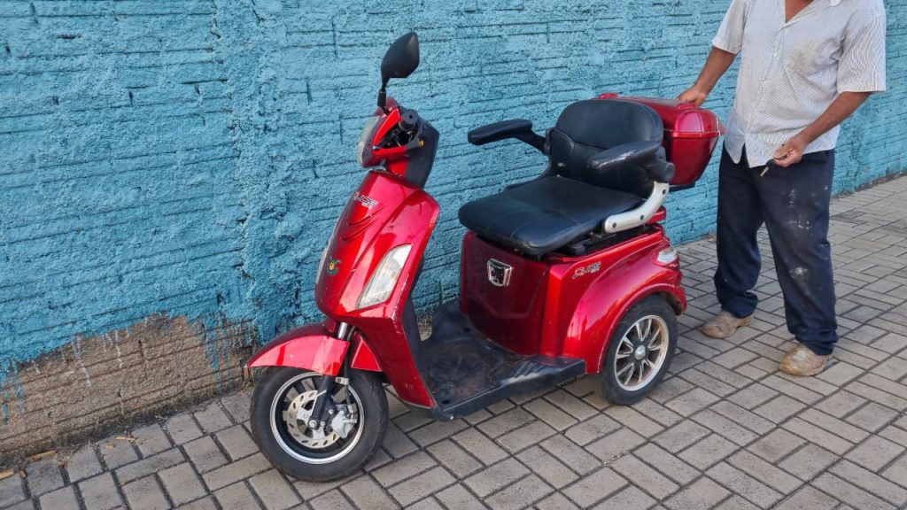 Idosa fica ferida ao cair de triciclo elétrico no Bairro Universitário