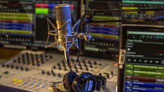 Rádio MEC e Nacional têm crescimento histórico de audiência em 2025