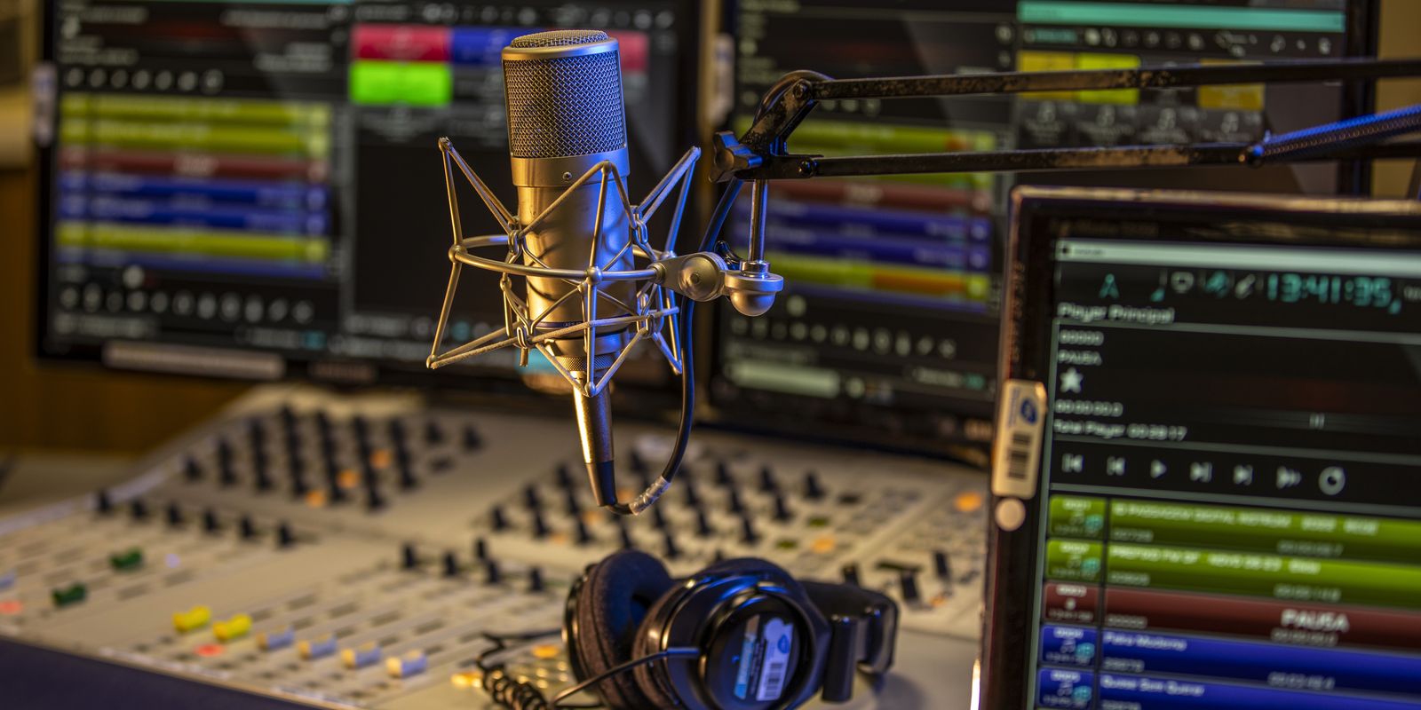 Rádio MEC e Nacional têm crescimento histórico de audiência em 2025 Rádio MEC e Nacional têm crescimento histórico de audiência em 2025