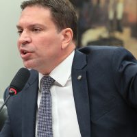 Imagem referente a Governo brasileiro entrega pedido de extradição de Ramagem aos EUA