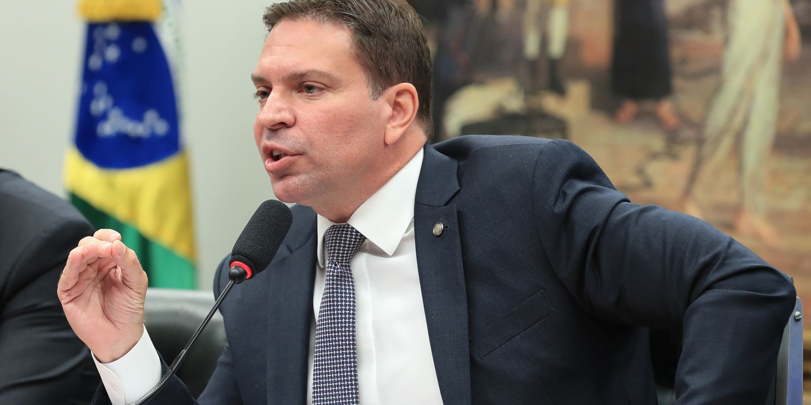 Governo brasileiro entrega pedido de extradição de Ramagem aos EUA Governo brasileiro entrega pedido de extradição de Ramagem aos EUA