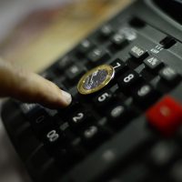 Dívida pública pode alcançar até R$ 10,3 trilhões em 2026 Imagem referente a Dívida pública pode alcançar até R$ 10,3 trilhões em 2026