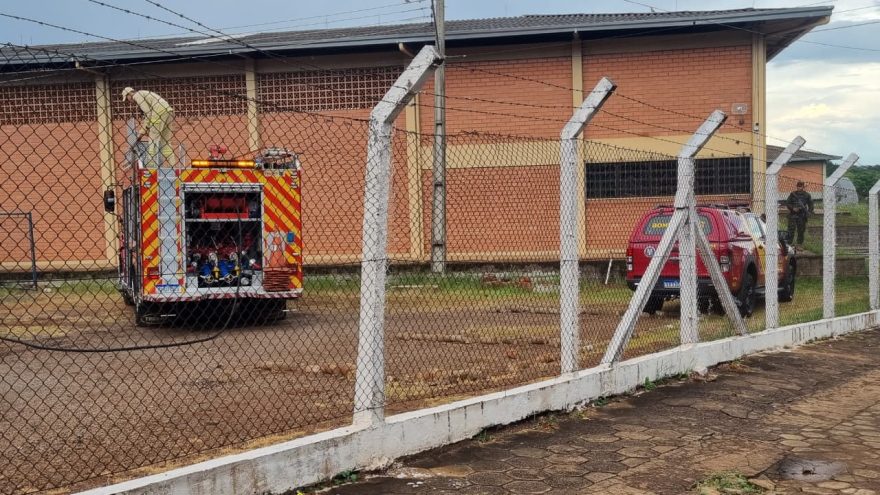 Incêndio em escola de natação mobiliza Bombeiros na Rua da Lapa