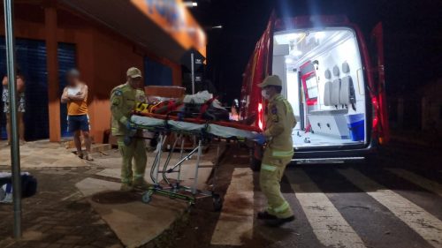 Mulher sofre luxação no joelho após queda na Avenida Piquiri Mulher sofre luxação no joelho após queda na Avenida Piquiri