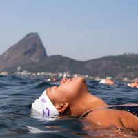 Treinos em grupo na praia devolvem liberdade a pessoas trans no Rio Imagem referente a Treinos em grupo na praia devolvem liberdade a pessoas trans no Rio