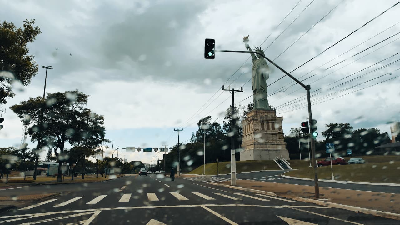 Quinta-feira promete clima de suspense em Cascavel: 88% de probabilidade de chuva