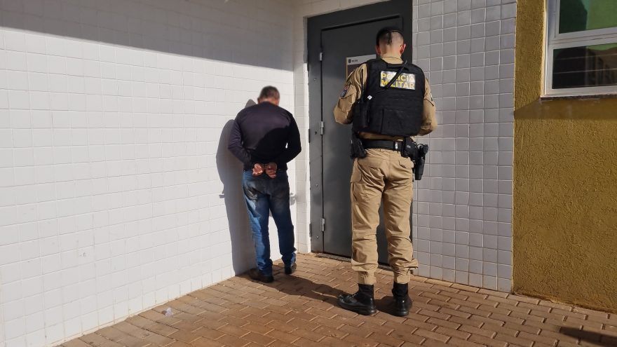 PM e GAECO prendem em Cascavel homem investigado por desvio de R$ 1,6 milhão de banco