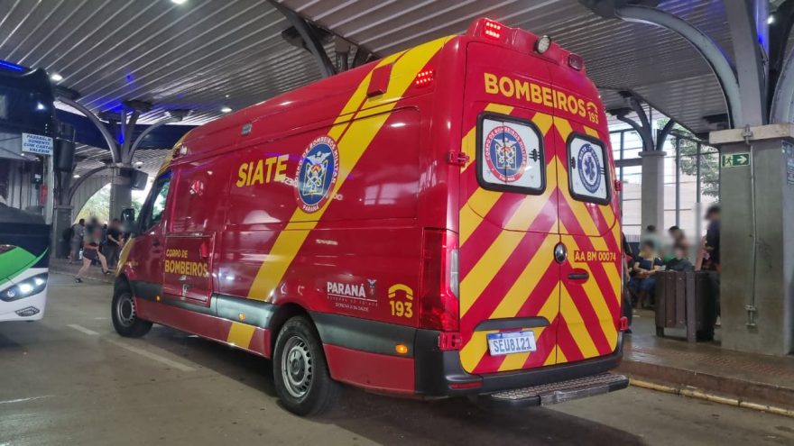 Homem sofre fratura exposta ao ser atropelado por ônibus no Terminal Leste em Cascavel