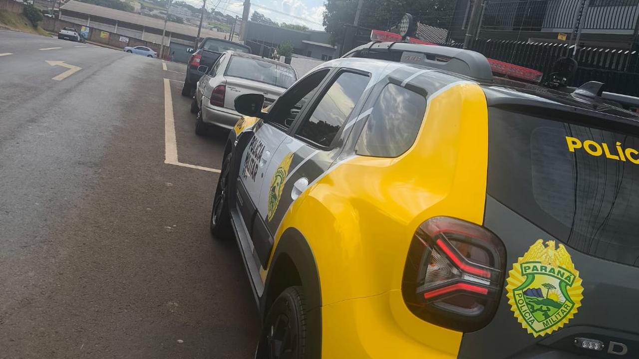 Motorista é flagrado dirigindo Corsa sem CNH na Rua Orestes Kolman