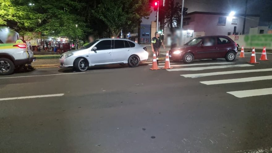 Colisão entre Symbol e Celta é registrada no Centro de Cascavel