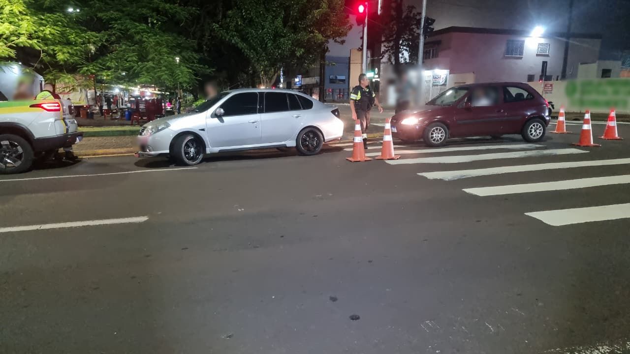 Colisão entre Symbol e Celta é registrada no Centro de Cascavel