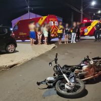 Imagem referente a Batida entre Honda CG e Fiat Mobi deixa motociclista com a perna lacerada no Bairro Periolo