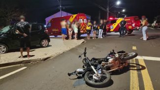 Batida entre Honda CG e Fiat Mobi deixa motociclista com a perna lacerada no Bairro Periolo