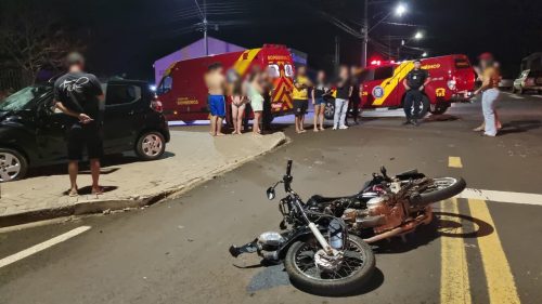 Batida entre Honda CG e Fiat Mobi deixa motociclista com a perna lacerada no Bairro Periolo Imagem referente a Batida entre Honda CG e Fiat Mobi deixa motociclista com a perna lacerada no Bairro Periolo