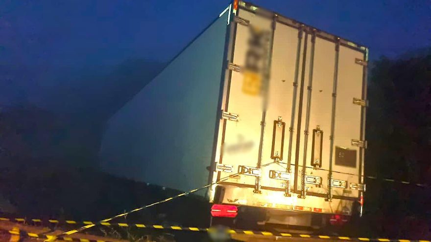 Caminhão sai da pista na BR-369 e motorista fica ferido em Corbélia