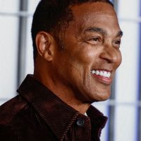 Ex-âncora da CNN é preso, suspeito de participar de ato contra ICE Imagem referente a Ex-âncora da CNN é preso, suspeito de participar de ato contra ICE