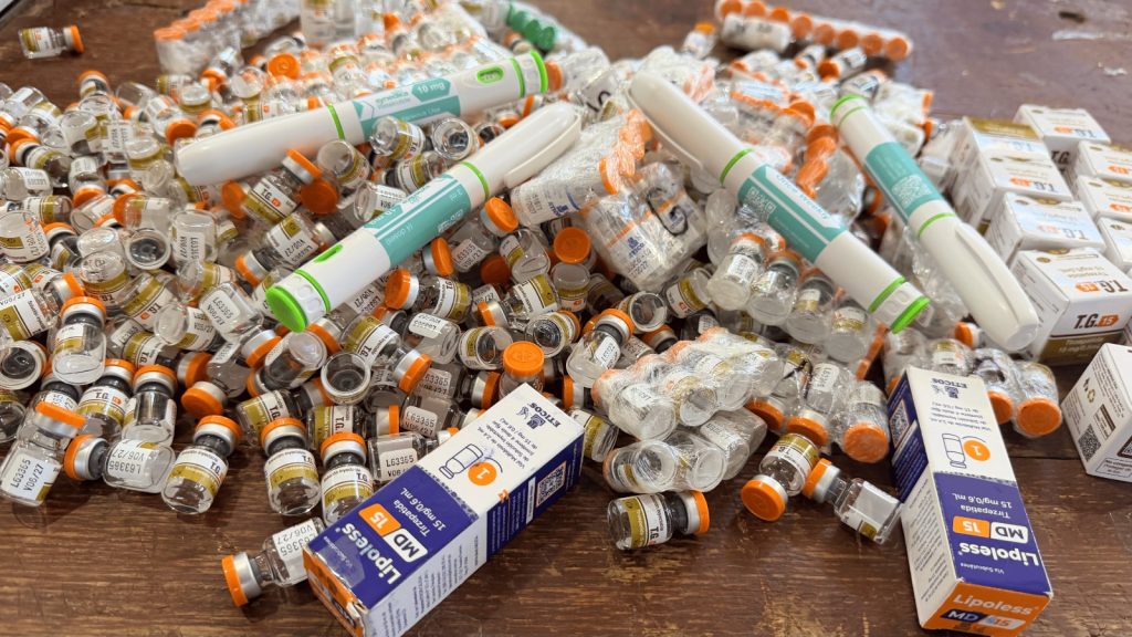 Receita Federal apreende mais de R$ 600 mil em medicamentos emagrecedores que haviam acabado de cruzar a fronteira Receita Federal apreende mais de R$ 600 mil em medicamentos emagrecedores que haviam acabado de cruzar a fronteira