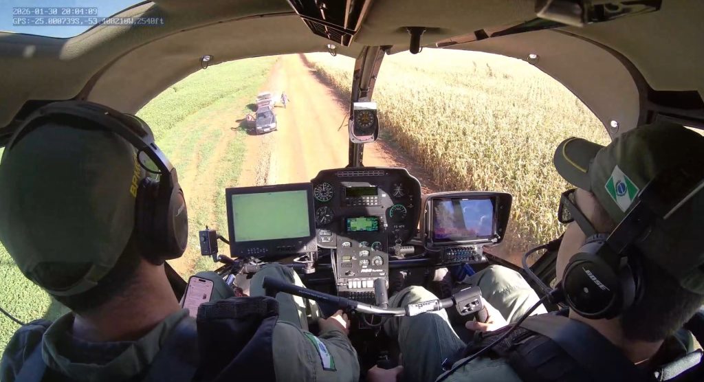 Helicóptero da PM auxilia na recuperação de carro furtado em Cascavel; vídeo registra toda ação