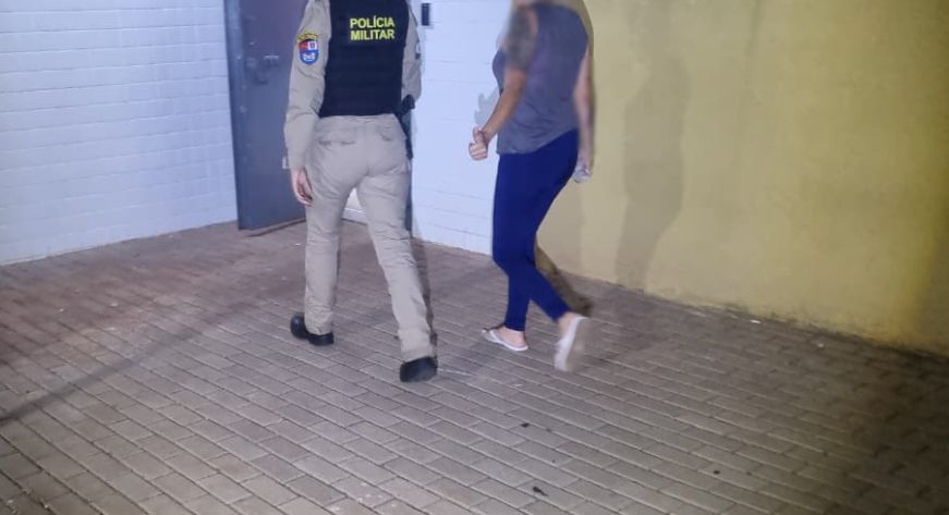Tráfico no Interlagos: Ao perceber chegada da polícia, mulher quebra celulares e acaba detida
