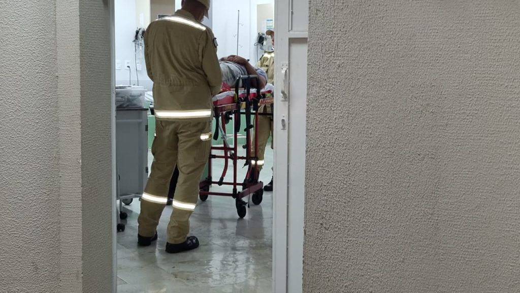 Motociclista tem suspeita de fratura após se envolver em acidente na Região Norte