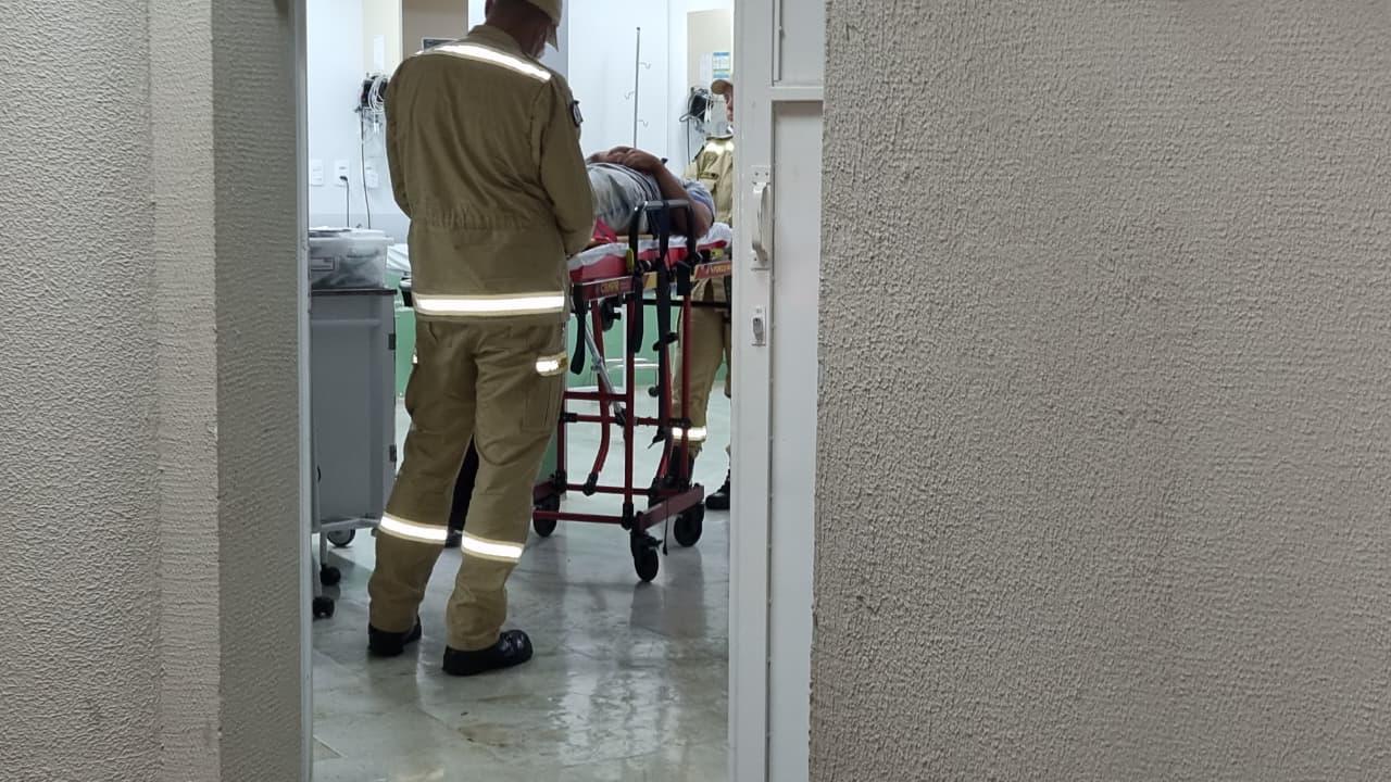 Motociclista tem suspeita de fratura após se envolver em acidente na Região Norte Motociclista tem suspeita de fratura após se envolver em acidente na Região Norte