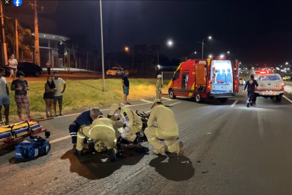 Moto brasileira e caminhão paraguaio batem entre Foz e Cascavel e colisão termina em morte de motociclista Moto brasileira e caminhão paraguaio batem entre Foz e Cascavel e colisão termina em morte de motociclista