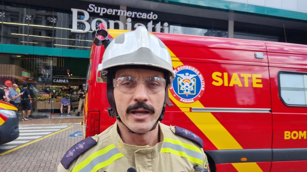 “Duas vítimas foram atropeladas”, diz tenente dos Bombeiros de Cascavel sobre BMW que invadiu mercado “Duas vítimas foram atropeladas”, diz tenente dos Bombeiros de Cascavel sobre BMW que invadiu mercado