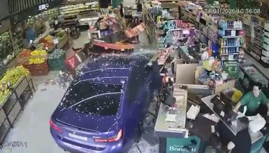 Imagem referente a Instante exato e destruição interna: veja imagens da BMW invadindo mercado no Centro de Cascavel