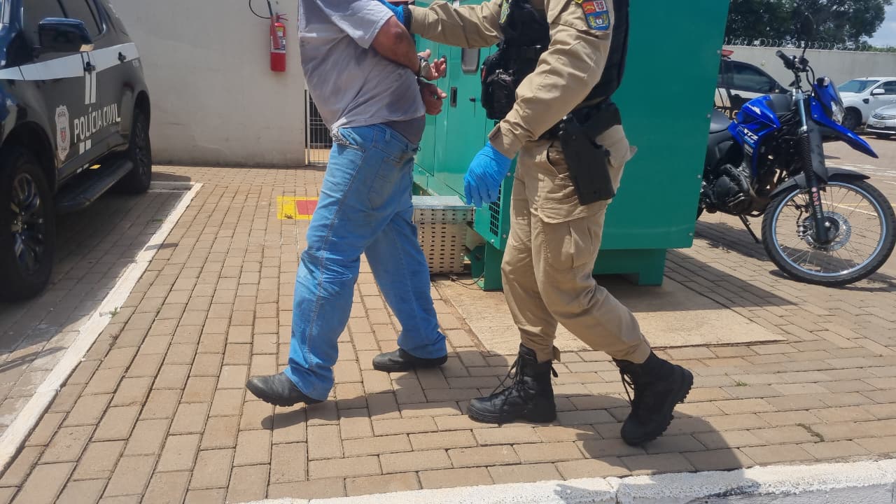 Homem embriagado discute, briga, apanha, ameaça, insulta a PM e é preso no São Cristóvão