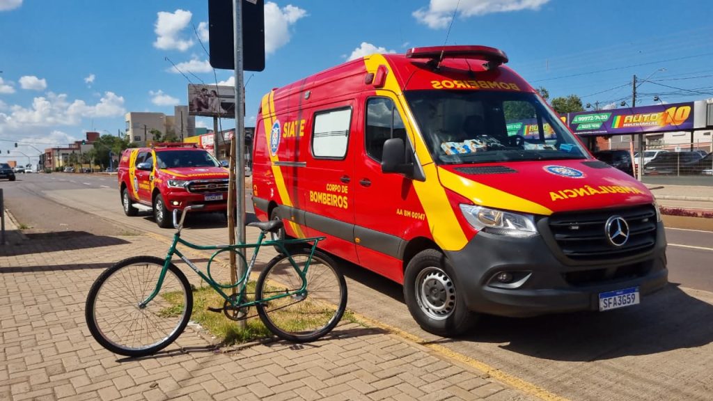 Ciclista tem lesão na cabeça em acidente no Viaduto da Carlos Gomes