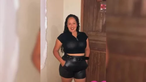 Voltando de festa, mulher bate moto contra poste e morre em estrada rural Imagem referente a Voltando de festa, mulher bate moto contra poste e morre em estrada rural