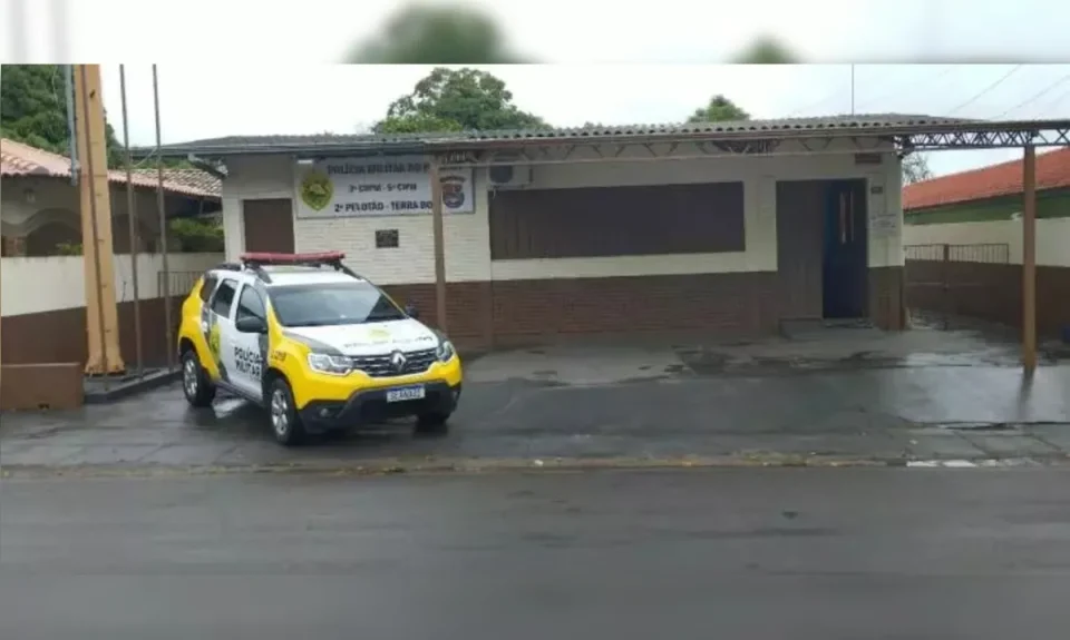 Policial invade casa da ex e mata dois a tiros com arma da PM