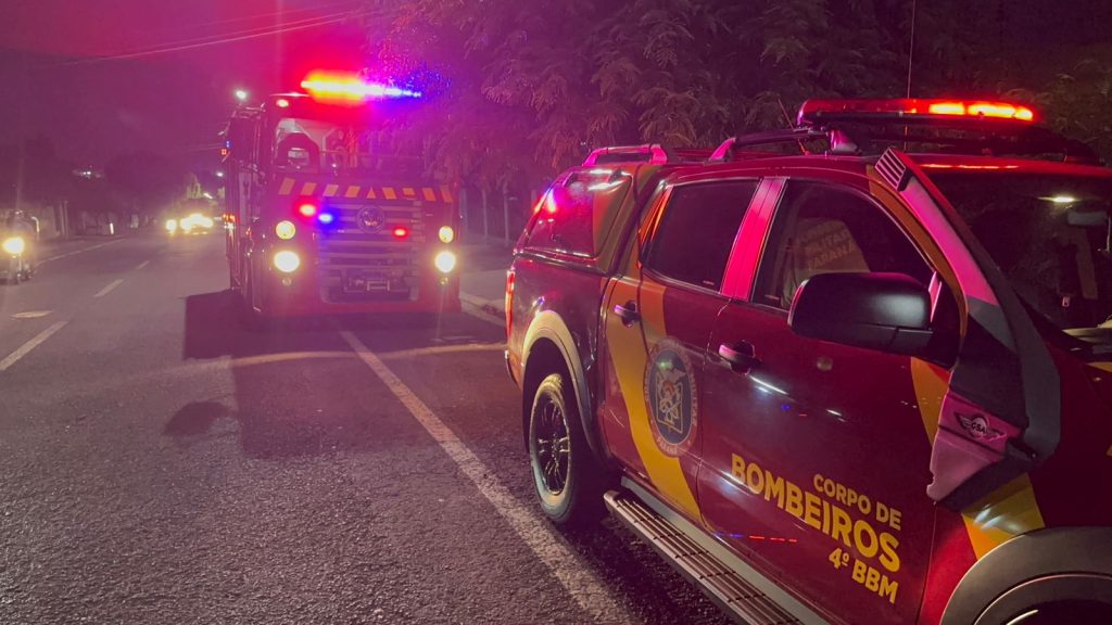 Tentou assar carne no gás, mas quase torrou a casa: bombeiros salvam morador