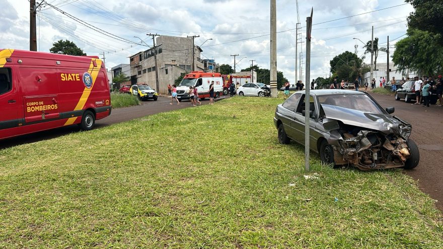 Grave acidente de trânsito mobiliza Siate, Samu e Polícia Militar na Rua Maria Tereza Figueiredo