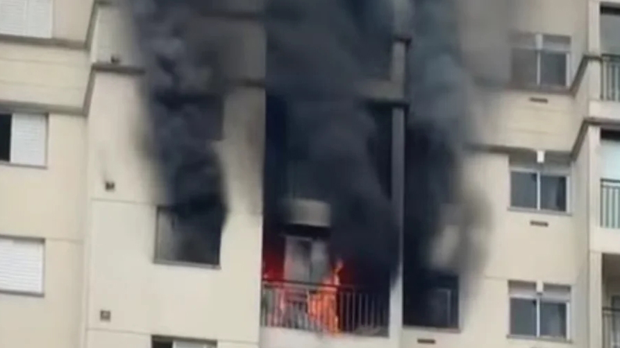 Homem morre debaixo de cama em apartamento atingido por incêndio em São Bernardo do Campo