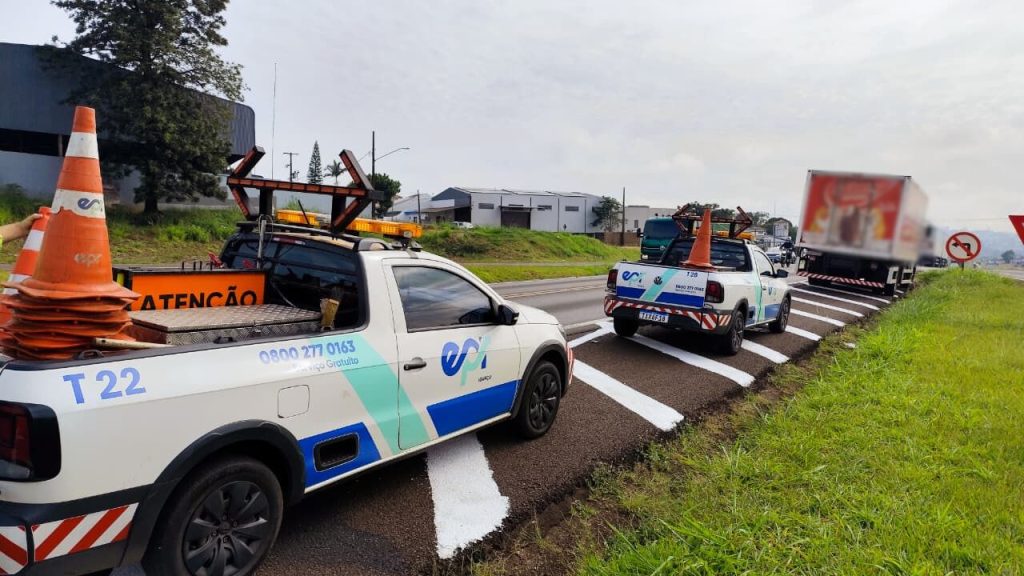 Mais um veículo com problema mecânico mobiliza concessionária e PRF na BR-277