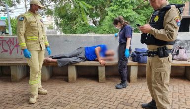 Imagem referente a Idoso tenta usar banheiro na Praça Wilson Joffre e é agredido por moradores de rua