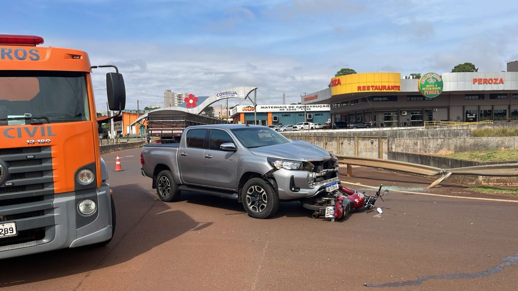 Casal fica ferido após moto ser arrastada por caminhonete na BR-369