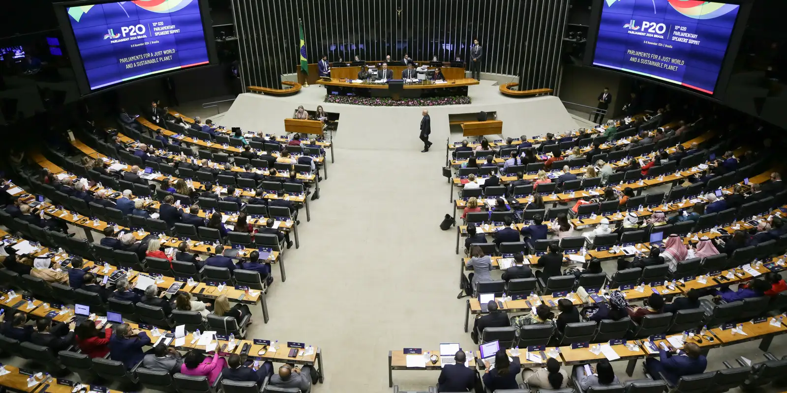 Fachin discursa no Congresso e defende independência dos Poderes
