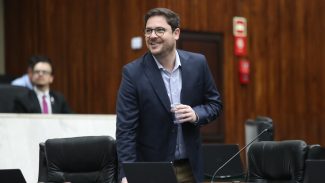 Deputado processa moradora por vídeo com críticas em rede social