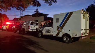 Jovem encontrada morta teria brigado com os pais e feito uso de bebida alcoólica na noite anterior, diz PM