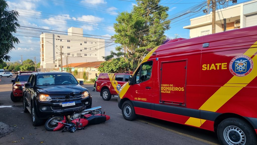 Mulher tem lesão grave após colisão entre moto e Amarok no Alto Alegre