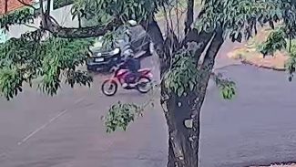 Câmera flagra grave acidente que deixou mulher em parada cardiorrespiratória