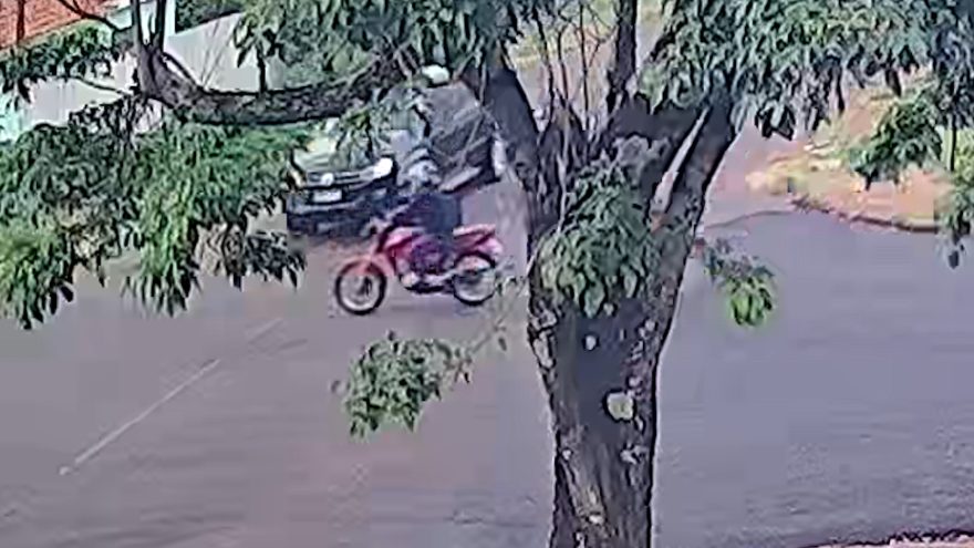 Câmera flagra grave acidente que deixou mulher em parada cardiorrespiratória