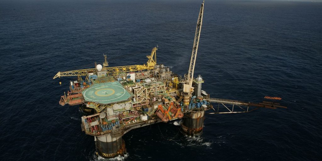 Produção de petróleo e gás no país cresce 13,3% em 2025 e bate recorde