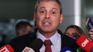 Governo deve enviar projeto para acabar com escala 6x1, diz líder