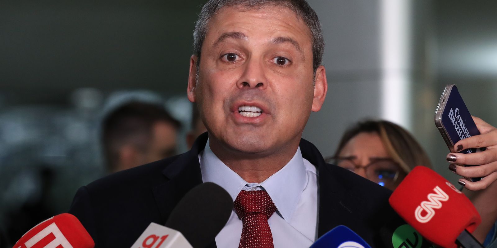 Governo deve enviar projeto para acabar com escala 6x1, diz líder Governo deve enviar projeto para acabar com escala 6x1, diz líder