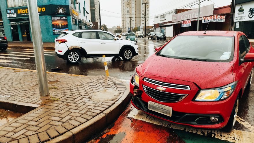 Tucson e Onix se envolvem em acidente no Centro de Cascavel