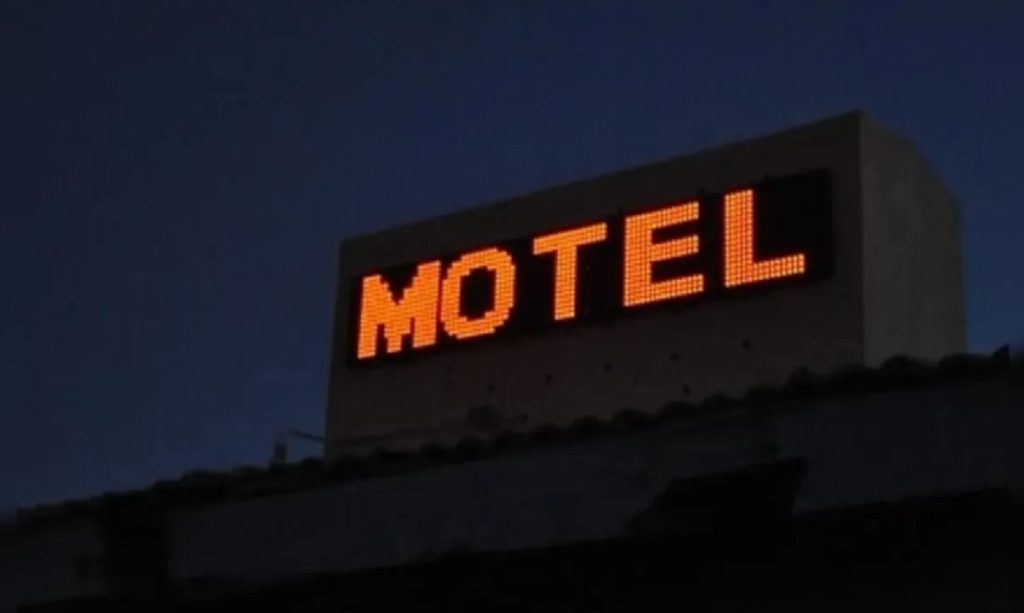 Orgia grupal com picanha e vinagrete termina com dois homens presos por estelionato em motel Orgia grupal com picanha e vinagrete termina com dois homens presos por estelionato em motel